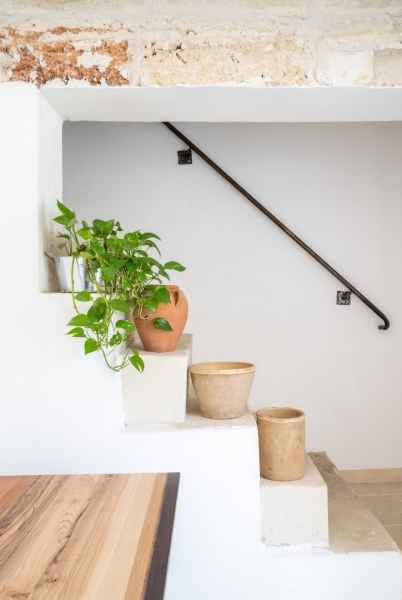 casa litara cutrofiano dettagli cutrofiano interior details stairs plants